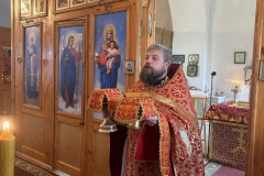 Божественная литургия Недели святых жен-мироносиц.